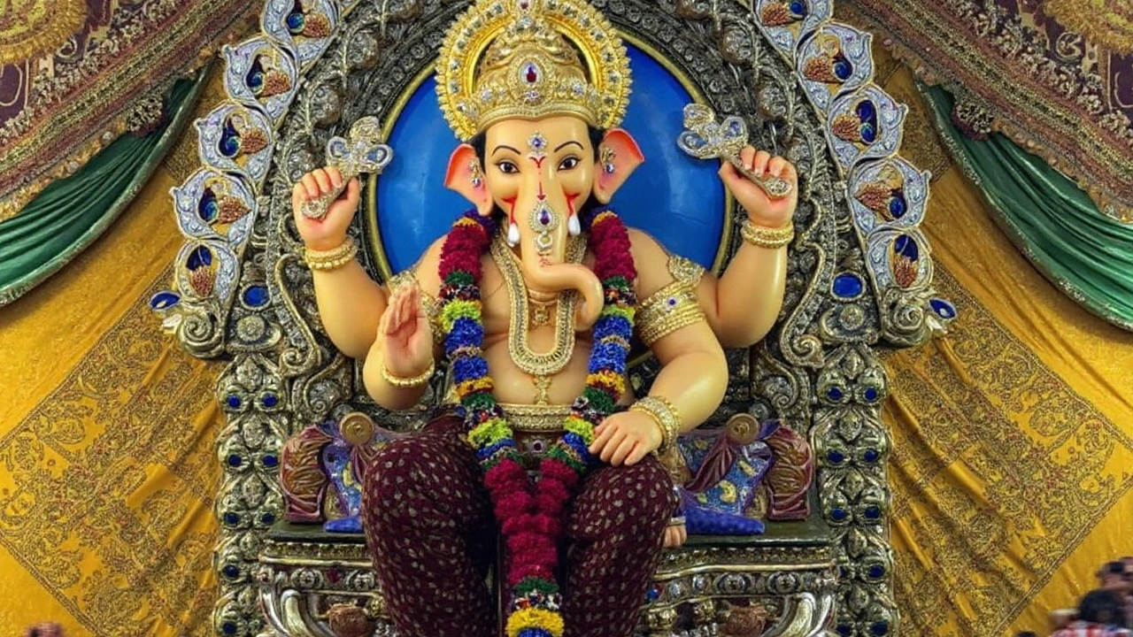 Lalbaugcha Raja Darshan 2025: Online Darshan, VIP Passes, and Prasad Home Delivery