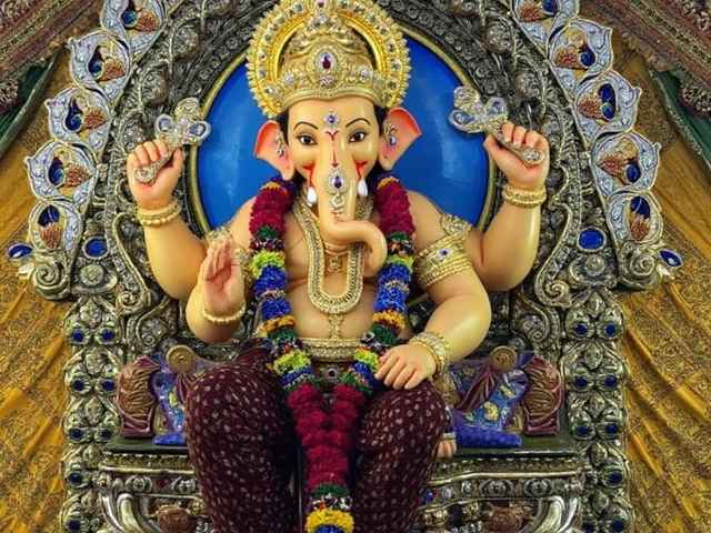 Lalbaugcha Raja Darshan 2025: Online Darshan, VIP Passes, and Prasad Home Delivery